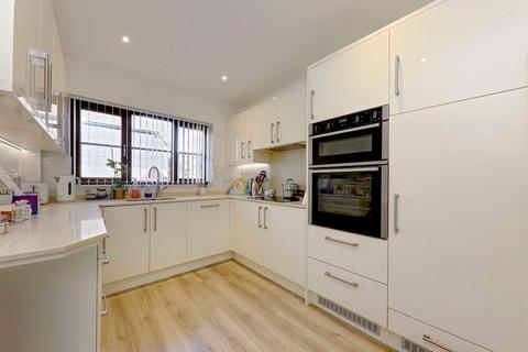 2 Hubert Day Close, Beaconsfield, HP9 1TL