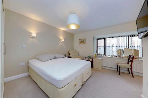 2 Hubert Day Close, Beaconsfield, HP9 1TL