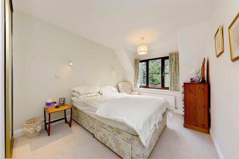 2 Hubert Day Close, Beaconsfield, HP9 1TL