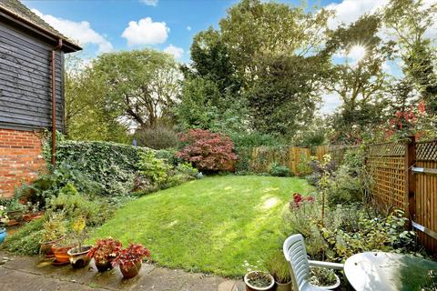 2 Hubert Day Close, Beaconsfield, HP9 1TL