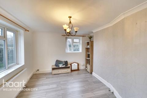 2 bedroom flat for sale, Longmead, Hatfield