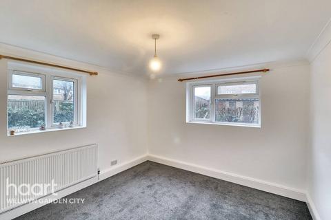 41 Longmead, Hatfield, AL10 0AB