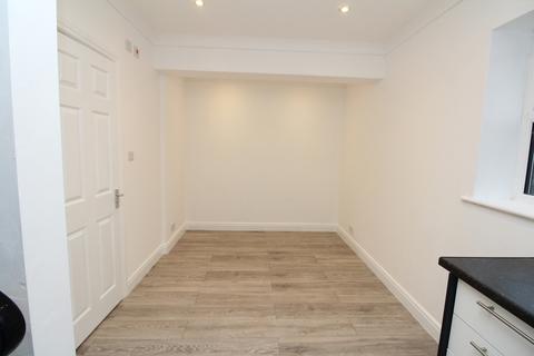 Studio to rent, Eltham High Street, London, SE9