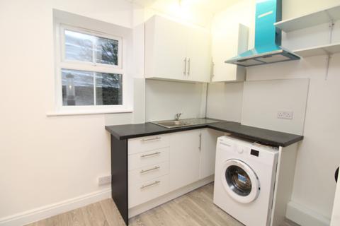 Studio to rent, Eltham High Street, London, SE9