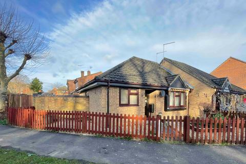 2 bedroom semi-detached bungalow for sale - Coniston Road, Bordon, Hampshire, GU35