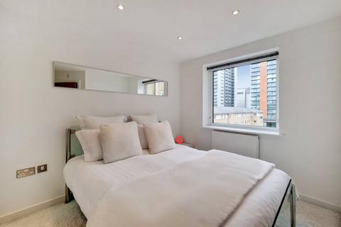 3 bedroom flat to rent, Newport Avenue, Canary Wharf, London, E14