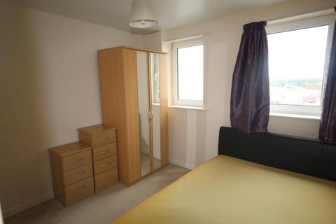 2 bedroom flat to rent, Grays Place, Slough