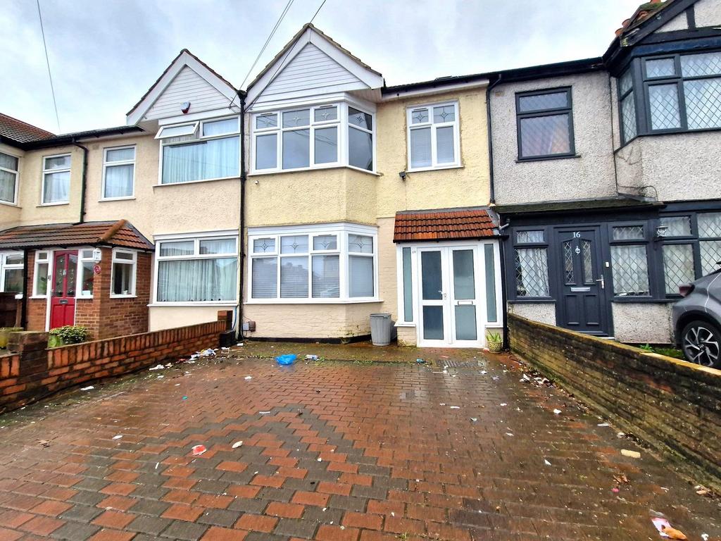 Baron Gardens, Barkingside IG6 1NX 4 bed terraced house £2,800 pcm (£