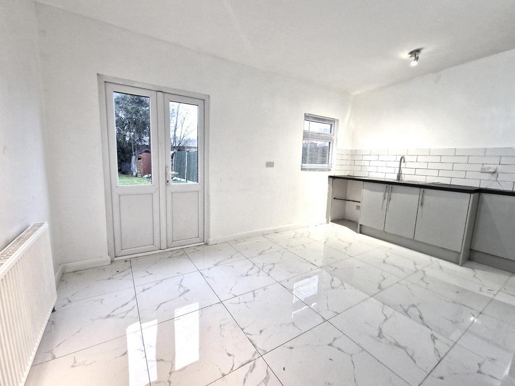 Baron Gardens, Barkingside IG6 1NX 4 bed terraced house £2,800 pcm (£