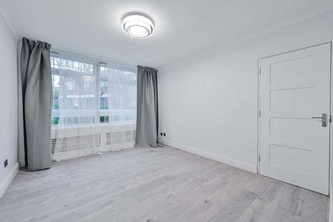 3 bedroom flat for sale, Finchley Road, St John's Wood, London, NW8