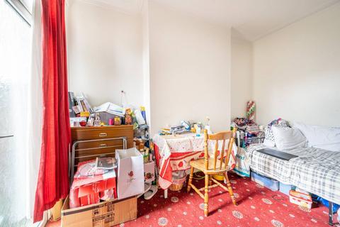 27 Jersey Road, London, E11 4BL