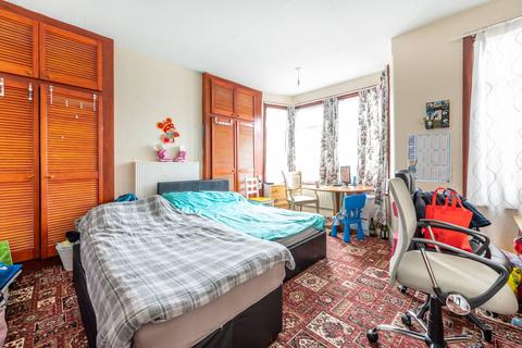 27 Jersey Road, London, E11 4BL