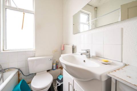 27 Jersey Road, London, E11 4BL
