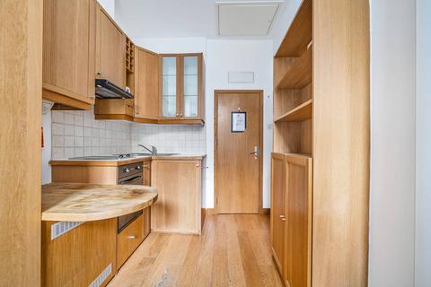 Studio to rent, Cartwright Gardens, Bloomsbury, London, WC1H