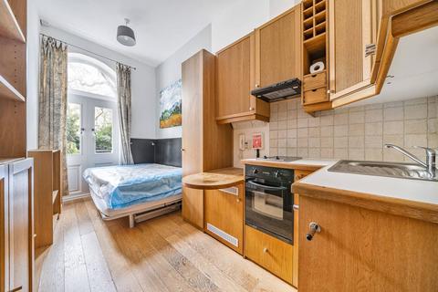 Studio to rent, Cartwright Gardens, Bloomsbury, London, WC1H