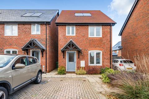 3 bedroom detached house for sale - Daisy Close, Colden Common, Winchester, Hampshire, SO21