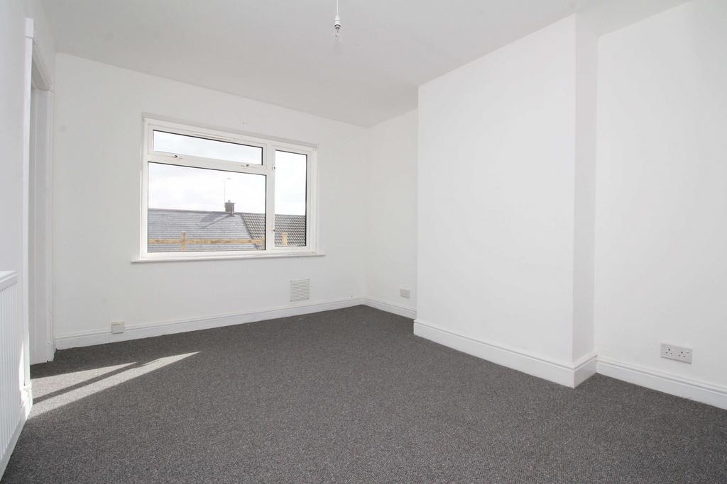 Investiture Place, Tonyrefail CF39 8LY 2 bed semidetached house to