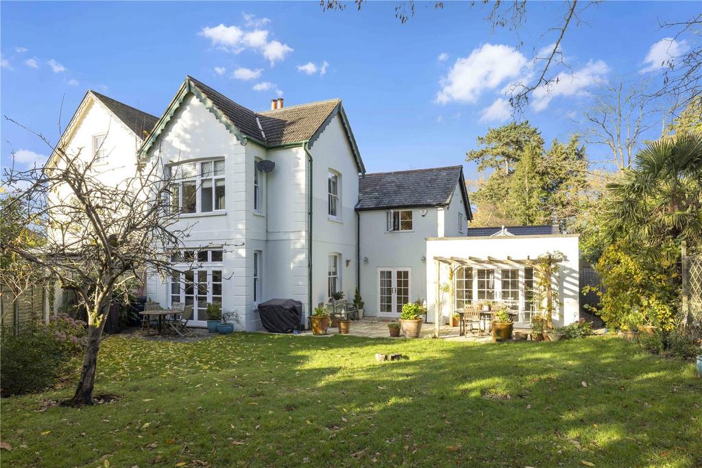 Boundstone Road, Rowledge, Farnham, Surrey, GU10 4 bed semidetached