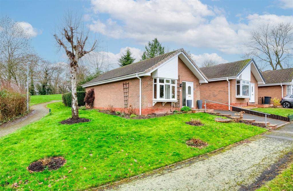 Offenham Close, Church Hill North, Redditch B98 8RJ 2 bed detached