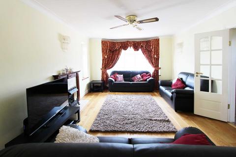 5 bedroom detached house to rent, Wendover Drive, New Malden