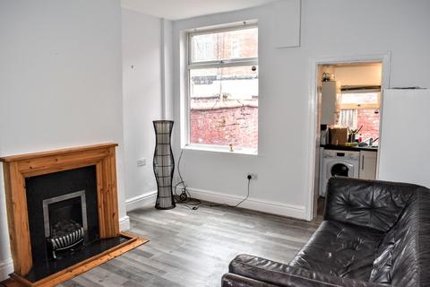 3 bedroom terraced house to rent, Newlyn Street, Rusholme, Manchester