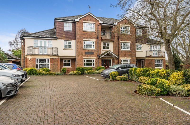 Waddon Way, South Croydon 2 bed apartment for sale £365,000