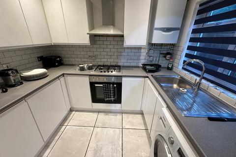 5 bedroom end of terrace house to rent, Runley Road, Luton, Bedfordshire, LU1 1TX