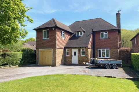 8 Ashenden Walk, Farnham Common, Slough, SL2 3UF