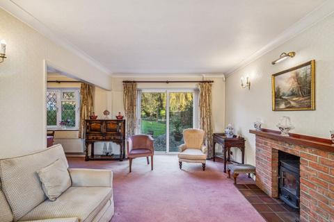 8 Ashenden Walk, Farnham Common, Slough, SL2 3UF