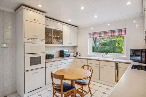 8 Ashenden Walk, Farnham Common, Slough, SL2 3UF
