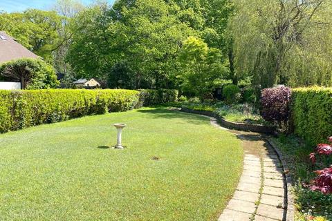 8 Ashenden Walk, Farnham Common, Slough, SL2 3UF
