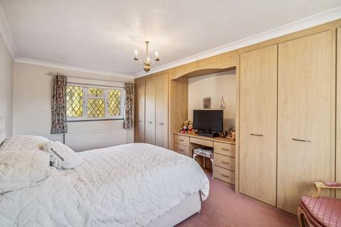 8 Ashenden Walk, Farnham Common, Slough, SL2 3UF