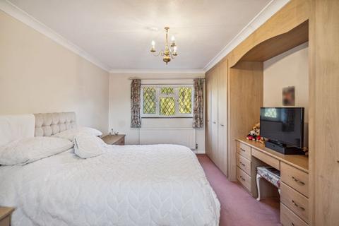8 Ashenden Walk, Farnham Common, Slough, SL2 3UF