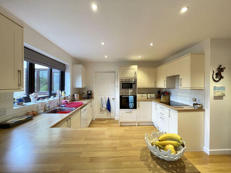 Epworth Close, Truro 4 bed detached house for sale £575,000
