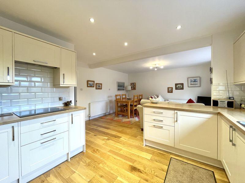 Kitchen / Dining...