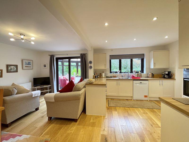 Kitchen / Living /