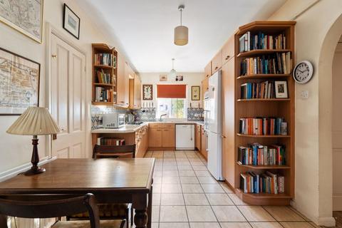 7 Hogarth Hill, London, NW11 6AY