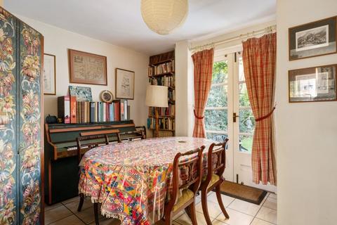 7 Hogarth Hill, London, NW11 6AY