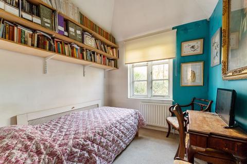 7 Hogarth Hill, London, NW11 6AY
