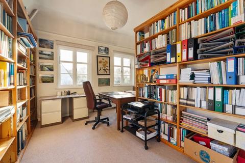 7 Hogarth Hill, London, NW11 6AY