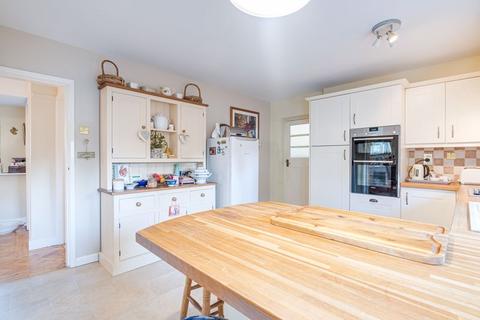 31 Four Oaks Road, Sutton Coldfield, B74 2XT