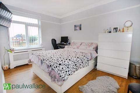 2 Rowley Gardens, Cheshunt, Waltham Cross, EN8 0SR