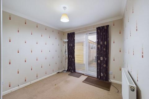 2 bedroom semi-detached bungalow for sale - Saxondale, Hull