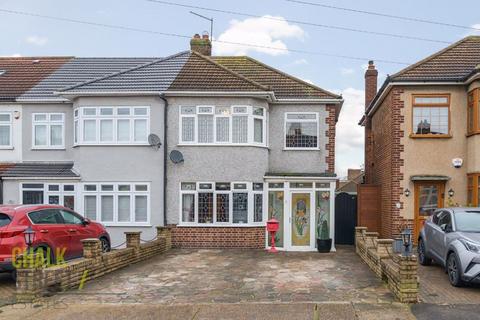 3 bedroom end of terrace house for sale - Ford Close, Rainham, RM13