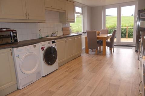 18 Clough Road, Shaw, Oldham, OL2 8QD