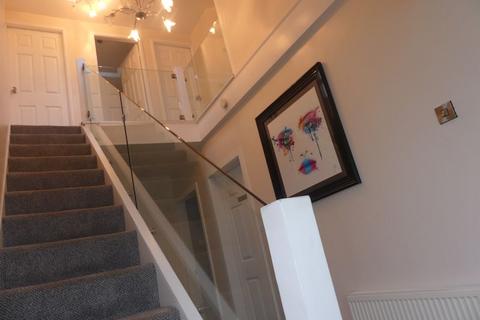 18 Clough Road, Shaw, Oldham, OL2 8QD