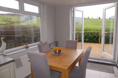 18 Clough Road, Shaw, Oldham, OL2 8QD