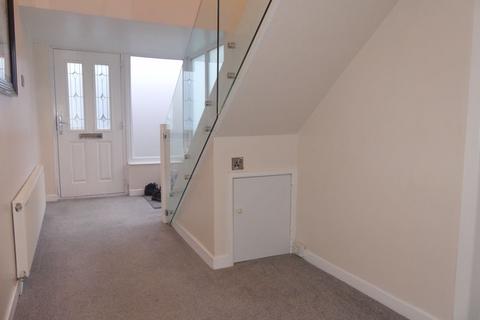 18 Clough Road, Shaw, Oldham, OL2 8QD