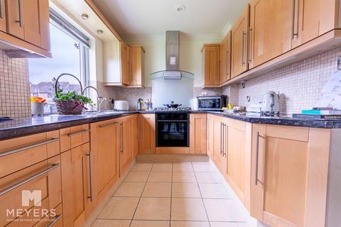 7 Willow Mead, Bournemouth, BH8 0AF