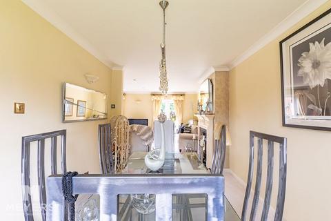 7 Willow Mead, Bournemouth, BH8 0AF